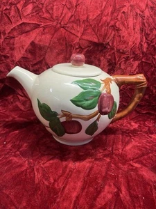 Franciscan Earthenware Teapot with Lid, Vintage Red Apple NICE - Picture 1 of 8