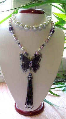 Collar con colgante mariposa, fabricado en acrílico nácar, nácar Foto 1 de 4