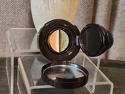 Avon mark. Keep It Going Longwear Eye Liner & Shadow Iconic Green & Gold - Image 1 of 3