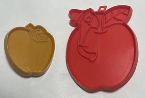 Vintage Hallmark Apfel Ausstechformen - 1977 Richard Scary mit Wurm & kleinem Apfel - Bild 1 von 4