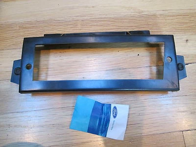 NOS 1989 1990 1991 1992 1993 FORD THUNDERBIRD FRONT SIDE LAMP BRACKET E9SZ-15A45 - Image 1 of 2