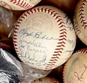 SIGNED 1966 TOLEDO MUD HENS TEAM BALL BOBBY MURCER 21 SIGS 11 MLB 9 YANKEES AUTO - Picture 1 of 2