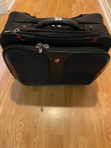Wenger Swiss Gear Patriot Rolling Retractable Handle 17" Laptop  Bag Carry On