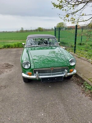 oldtimer Mgb-Cabrio - Bild 1 von 4