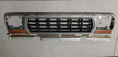 Ford Bronco F-100 F150 1978-1979 F-250 F-350 OEM parrilla delantera D8TB-8A405-CWA Foto 1 de 4