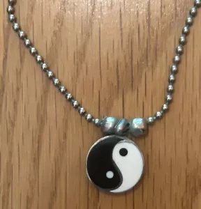 Vintage Black/White Ying Yang ankle bracelet or bracelet. 9 inches. - Picture 1 of 3