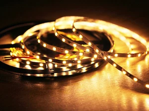 led streifen, led strip Leiste, 5mm schmalle mit 300x2835LEDs,warmweiss klebe - Bild 1 von 7