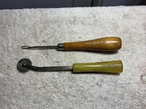 Lot Vintage Dritz Tracing Wheel Bakelite Handle & USA Latch Hook Rug Tool Needle - Picture 1 of 6