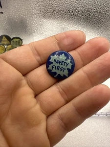 Vintage Collectible Pin Button: Safety First Maple Leaf Design Blue - B9-1 - Picture 1 of 4