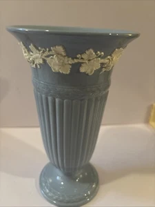 Vintage Wedgwood of Etruria & Barlaston Blue Vase Embossed Queen's Ware England - Picture 1 of 5