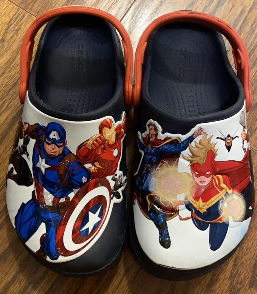 Avengers Crocs Clásico "AVENGERS" Unisex Niño 13C Excelente Estado Usado Foto 1 de 4
