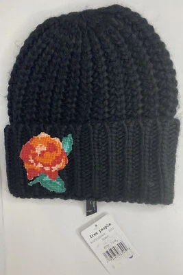 Зимняя шапка-бини FREE PEOPLE Everything Rosy — деталь из красной розы - Изображение 1 из 3