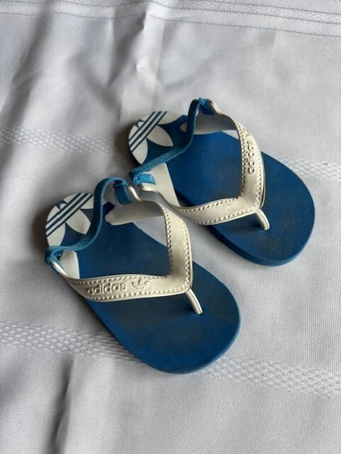 Toddler flip flops adidas with back support size estimated 5K - Image 1 of 1