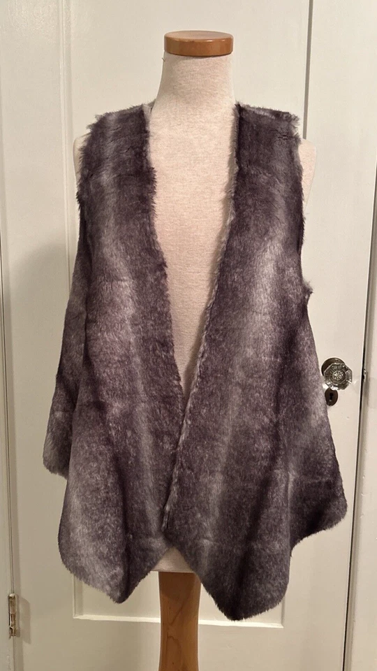 Chaleco Cascada Cynthia Vincent Piel Sintética Drapeado Pequeño Gris Plata Calle Duodécima Foto 1 de 4