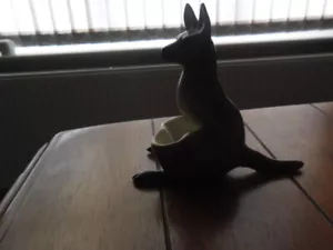 VINTAGE POTTERY KANGAROO - Picture 1 of 5