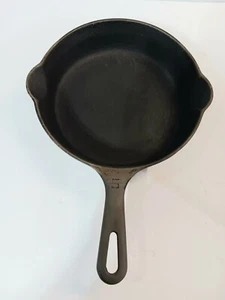 Griswold NO 5 Cast Iron Skillet 724 Large Logo Erie PA FLAT BOTTOM Frying Pan - Picture 1 of 4