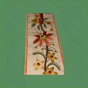 Vintage Crewel Stickerei Glockenzug Passionsblumen auf Samtrücken 60er Jahre - Bild 1 von 24
