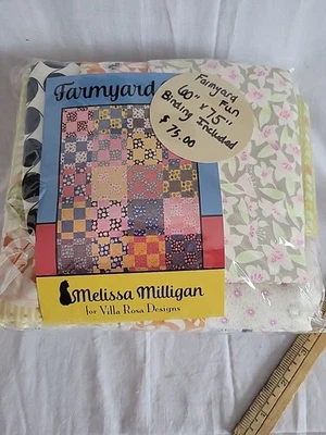 Kit Trapunta Villa Rosa Design Farmyard Fun Feedack Riproduzione Tessuto. 60"x75" - Immagine 1 di 4
