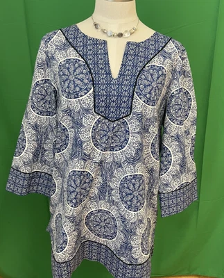 Dana Buchman Womens Blouse  V-Neckline 3/4 Sleeve Blue and White Size L - Image 1 of 4