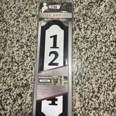 Letrero reflectante nocturno brillante de emergencia números de dirección placa de pared de casa Foto 1 de 2