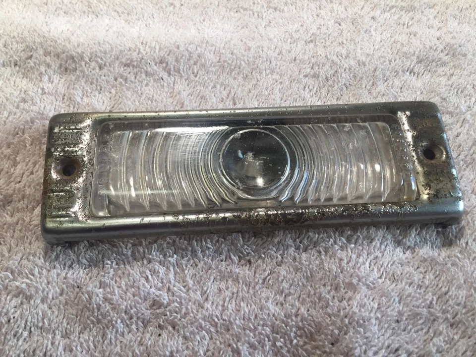 1947 1948 1949 1950 1951 1952 1953 CHEVROLET PICKUP TRUCK PARKING LIGHT & GLASS - Image 1 of 1