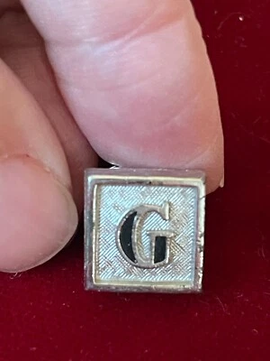 Pin de lapela Swank tom prata esmalte preto inicial G monograma gravata 0,5" vintage - Imagem 1 de 2