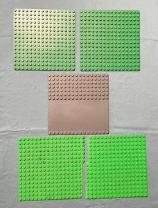 Lego Grundplatten abgerundete Ecken (2) 16x16, (1) 16x16 Straße & (1) 16x32 defekt - Bild 1 von 2