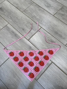 Crochet Triangle Bandana Headband Pink w/Strawberries a4 - Picture 1 of 2