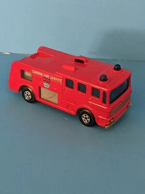 Vintage LESNEY MATCHBOX MERRYWEATHER FIRE ENGINE No. 35 Diecast Car 1969  - Image 1 of 4