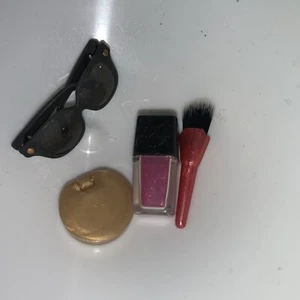 Barbies Essentials - Picture 1 of 8