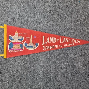 Vintage 1960s Land of Lincoln Springfield IL Red Souvenir Travel Felt Pennant - Picture 1 of 9