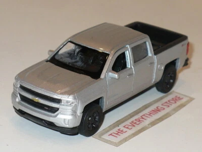 Camioneta pickup Chevy Silverado Z71 2017 Welly plateada metálica 4,75" envío gratuito Foto 1 de 4