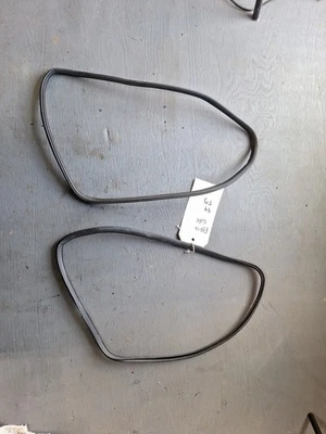 94-01 ACURA INTEGRA 2D IZQUIERDA Y DERECHA CUARTO TRASERO VENTANA CRISTAL TIRA METEOROLÓGICA #281 Foto 1 de 4