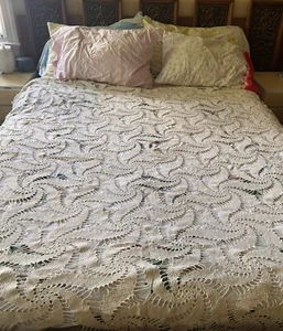 Vtg Cream Hand-made Crocheted Coverlet Bedspread Blanket 88 X 74 Queen - Picture 1 of 6