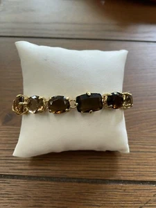 $65 NWOT CAROLEE GOLD TONE & CRYSTAL STONE BRACELET- LA22 - Picture 1 of 5