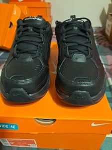 Nike Air Monarch IV Triple Schwarz Wanderschuhe Herren Größe 9,5 4E (416355-001) - Bild 1 von 6