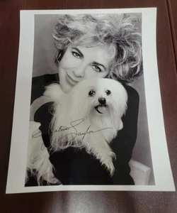 Fotografía firmada a mano "Elizabeth Taylor".  8x10 - Imagen 1 de 2