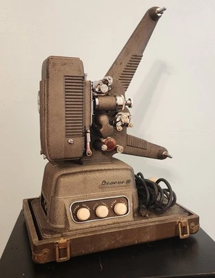 Красивый винтажный звуковой кинопроектор Revere S-16 16 мм с чехлом - Изображение 1 из 4