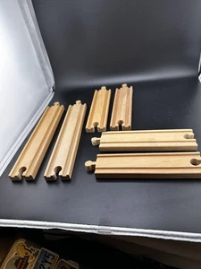 Konvolut 6 Stück Thomas Holzeisenbahn Eisenbahn Gleisstücke Brio Comp Verbinder - Bild 1 von 9