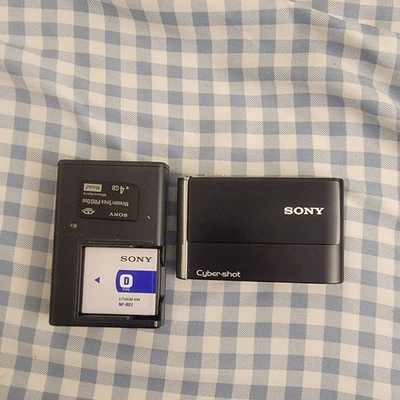 Câmera Digital Sony Cyber-shot DSC-T70 8.1MP 3x Zoom Point Shoot Testada LEIA - Imagem 1 de 4