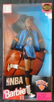 Muñeca Barbie 1998 New York Knicks NBA muñeca de baloncesto afroamericana Mattel Foto 1 de 4