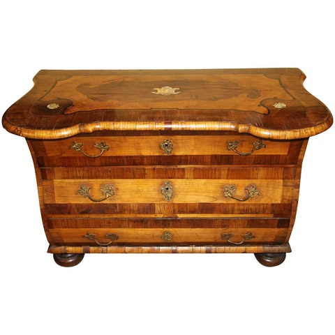 18th Century German Walnut Commode with Contrasting Marquetry Inlay Cover
