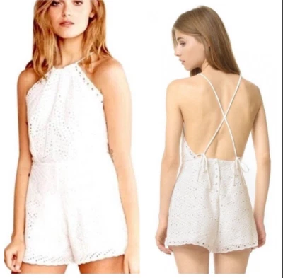 Romper STONE COLD FOX branco ilhós halter aberto amarrar costas vermelho feminino tamanho 2 - Imagem 1 de 4