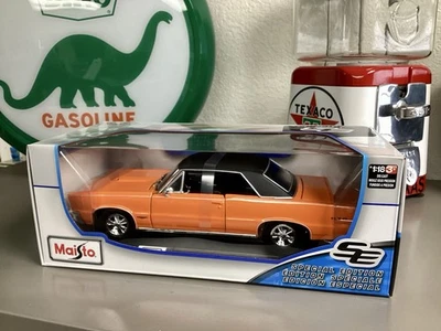Maisto 1965 Pontiac GTO 1:18 Scale Special Edition Diecast - Image 1 of 4