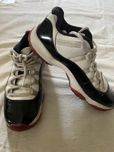 Nike Air Jordan 11 Retro Low “Bred” 2020 Talla 10 AV2187-160 Negro/Blanco/Rojo - Imagen 1 de 7