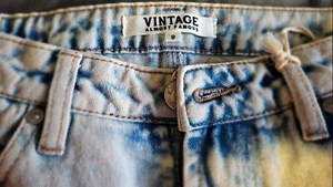 Vintage Brand "Almost Famous" White Wash Boot Cut Ripped Jeans - Bild 1 von 7