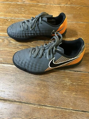 Boy's Youth Nike Magista Obra 2 Club Size 1 US Football Soccer Grey Orange - Image 1 of 4