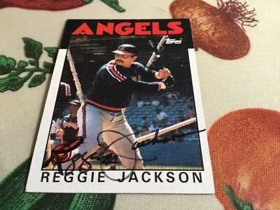1986 Topps  Reggie Jackson Autographed Baseball Card A's Yankees Angels HOF #700 - Image 1 of 2