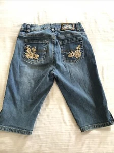 ARIZONA JEANS youth Size 16 Blue Stretch Jean Capris Ebroidered Pockets Zip Side - Picture 1 of 7