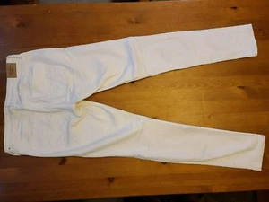 ABERCROMBIE & FICTCH SUPER SKINNY WHITE JEANS Size 2 - Picture 1 of 6